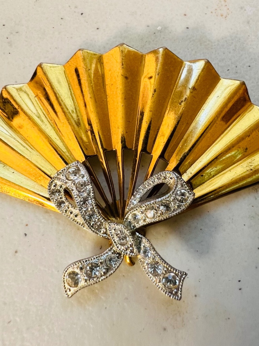 Vintage 50's Mid Century Pleated Fan Gold Tone Rhinestone Pin